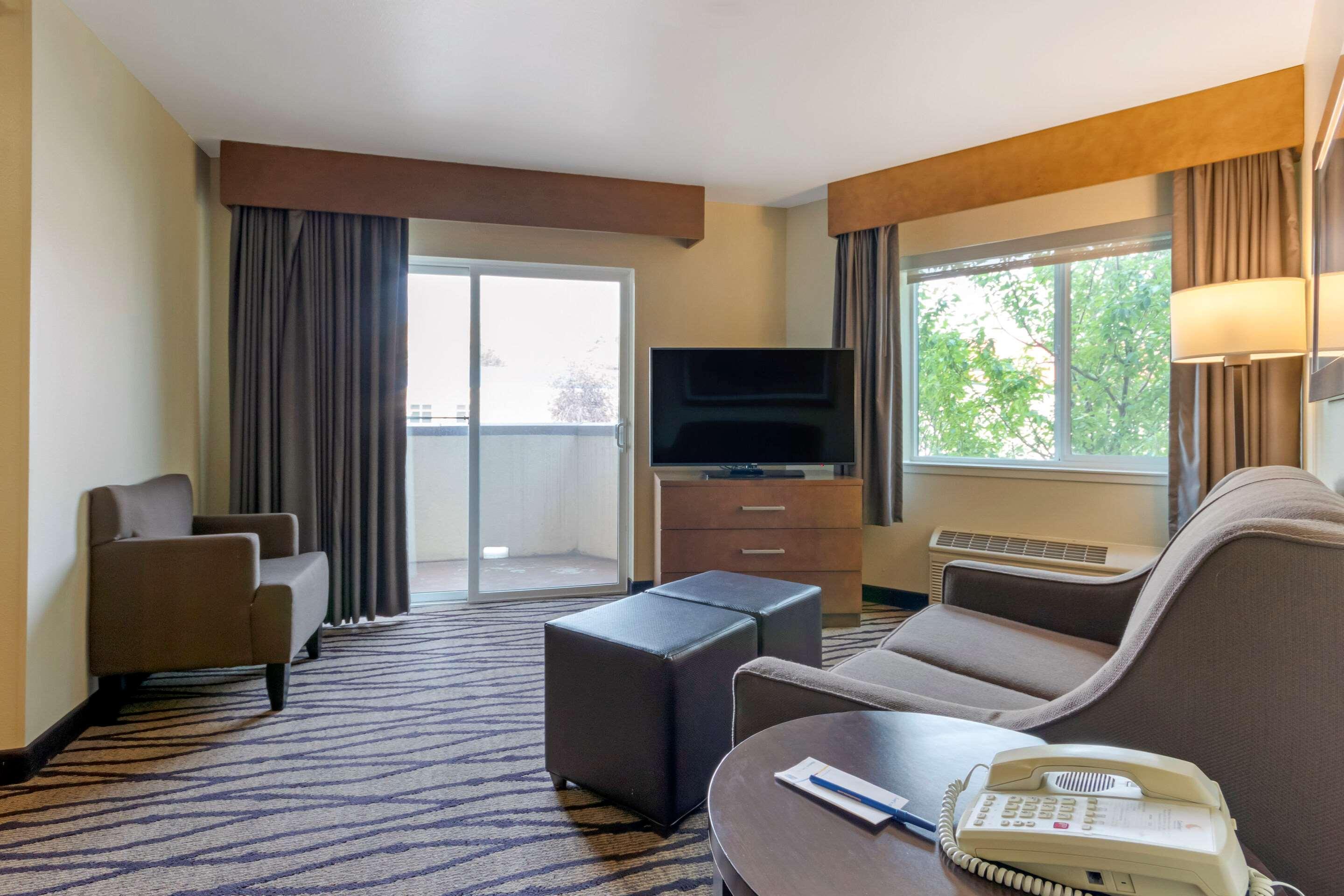 Comfort Inn & Suites Market - Airport Great Falls Ngoại thất bức ảnh