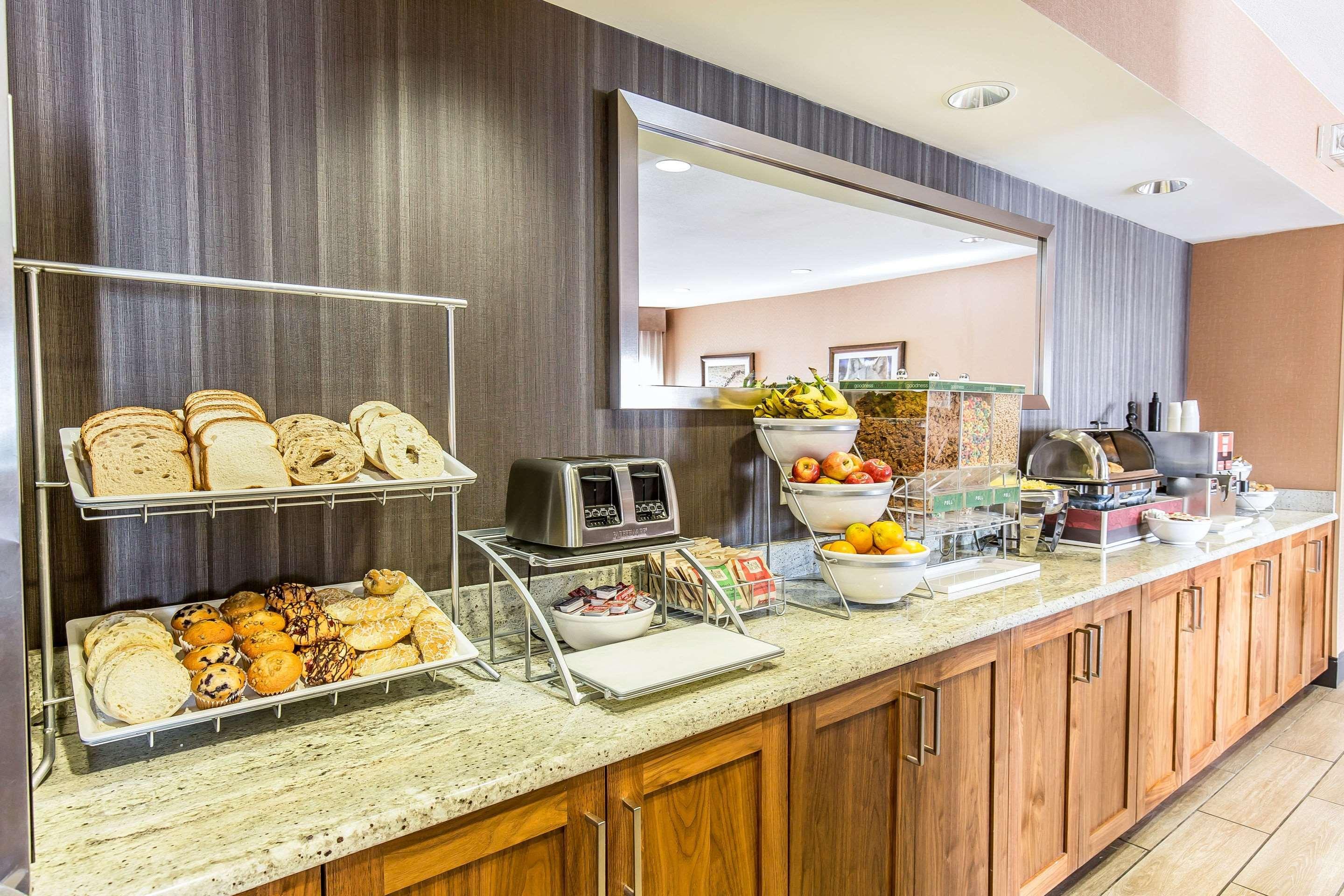 Comfort Inn & Suites Market - Airport Great Falls Ngoại thất bức ảnh